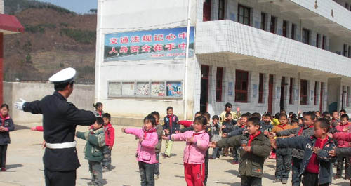 鎮(zhèn)安交管大隊(duì)強(qiáng)化中小學(xué)生交通安全知識(shí)教育