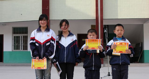 商南縣十里坪鎮(zhèn)九年制學校舉行講賽