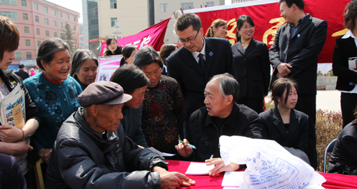 洛南縣醫(yī)院開展義診活動